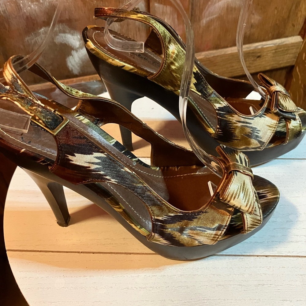 Charlotte Russe size 10 green multi color stiletto heels